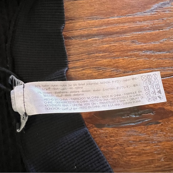 Zara Technical Cropped Long Sleeve Zip Top - Picture 14 of 14